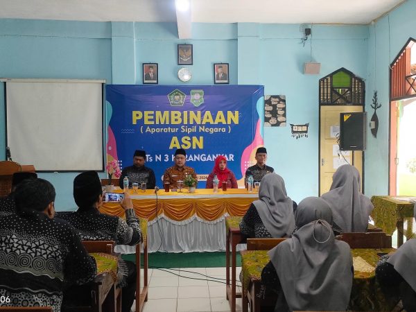 PEMBINAAN APARATUR SIPIL NEGARA (ASN) MTs NEGERI 3 KARANGANYAR OLEH KEPALA KANTOR KEMENTERIAN AGAMA KABUPATEN KARANGANYAR